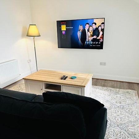 Barnet House Serviced Apartments ดันเฟิร์มลิน ภายนอก รูปภาพ