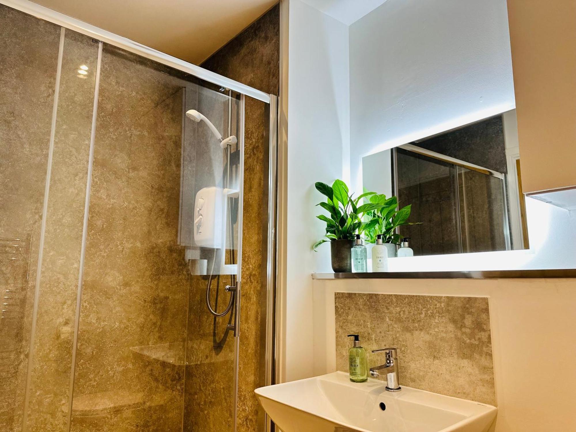 Barnet House Serviced Apartments ดันเฟิร์มลิน ภายนอก รูปภาพ