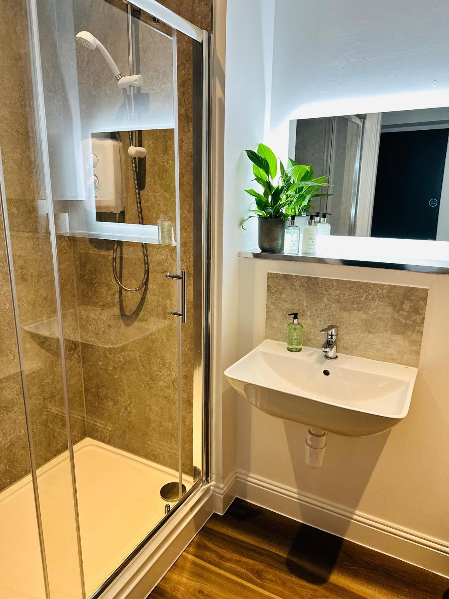 Barnet House Serviced Apartments ดันเฟิร์มลิน ภายนอก รูปภาพ