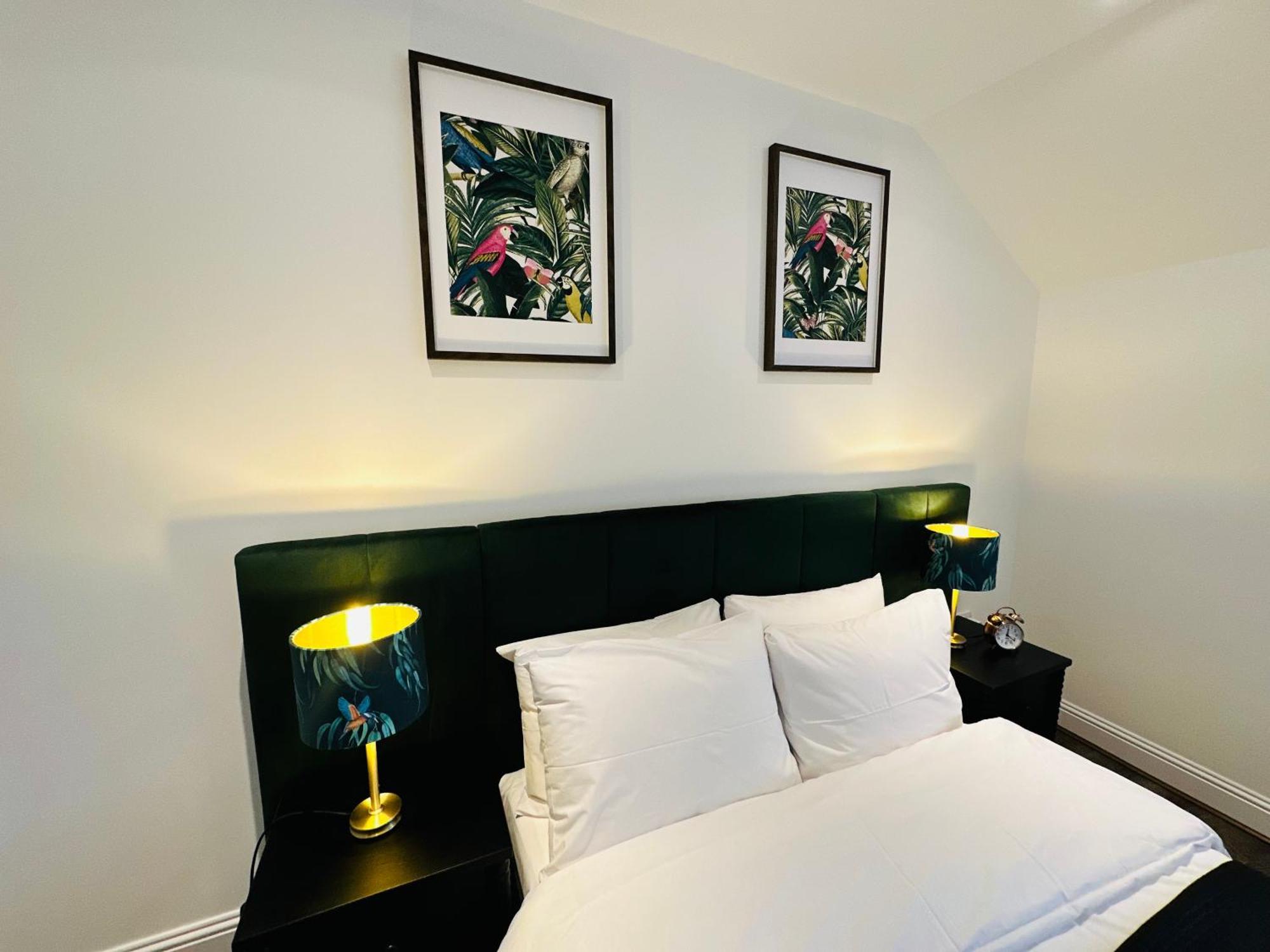Barnet House Serviced Apartments ดันเฟิร์มลิน ภายนอก รูปภาพ