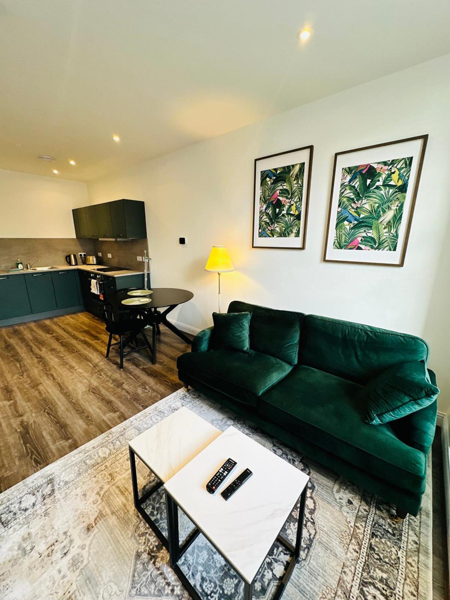 Barnet House Serviced Apartments ดันเฟิร์มลิน ภายนอก รูปภาพ