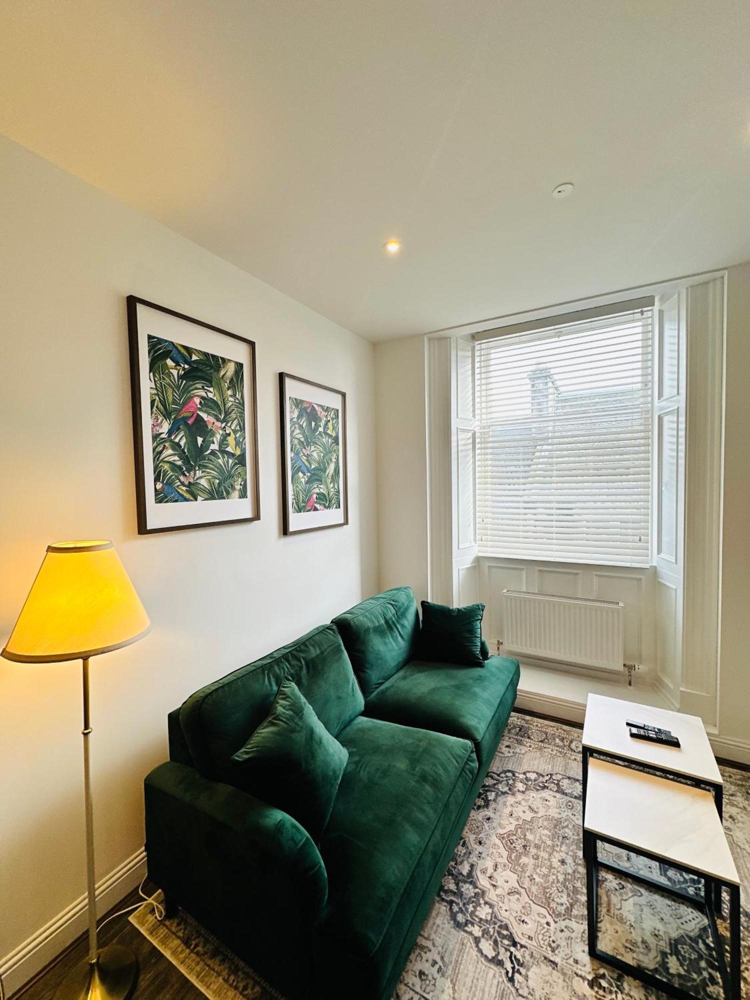 Barnet House Serviced Apartments ดันเฟิร์มลิน ภายนอก รูปภาพ