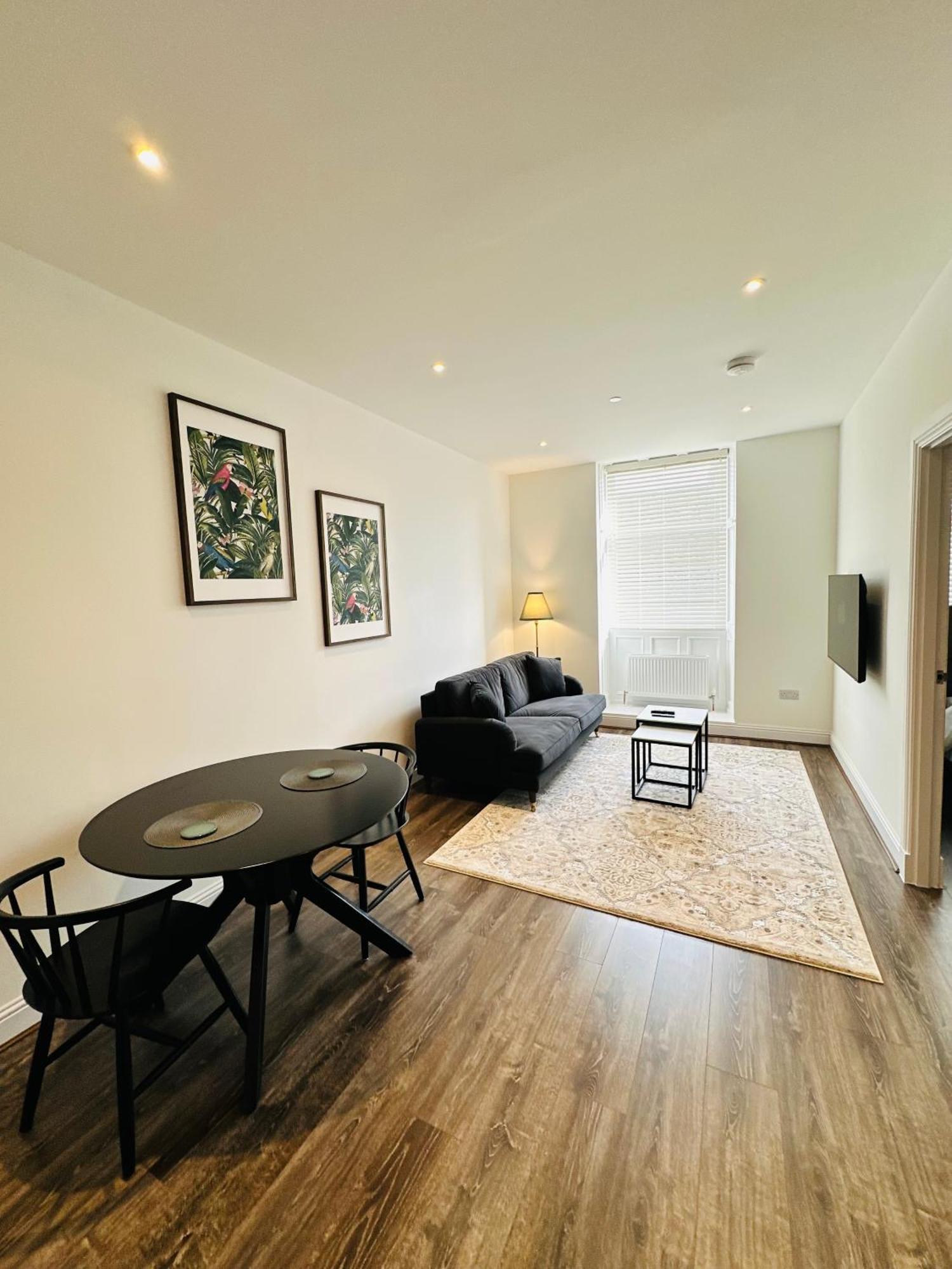 Barnet House Serviced Apartments ดันเฟิร์มลิน ภายนอก รูปภาพ