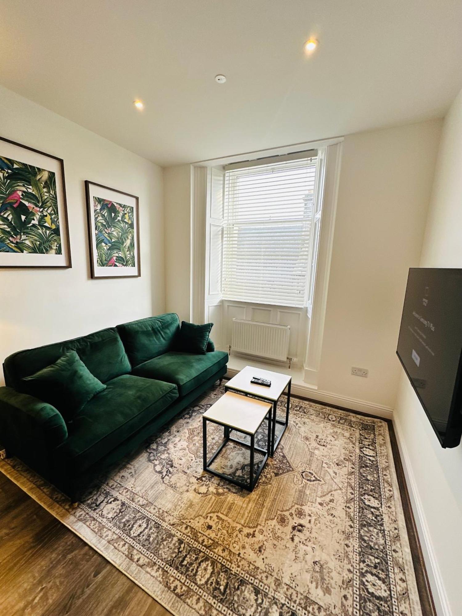 Barnet House Serviced Apartments ดันเฟิร์มลิน ภายนอก รูปภาพ