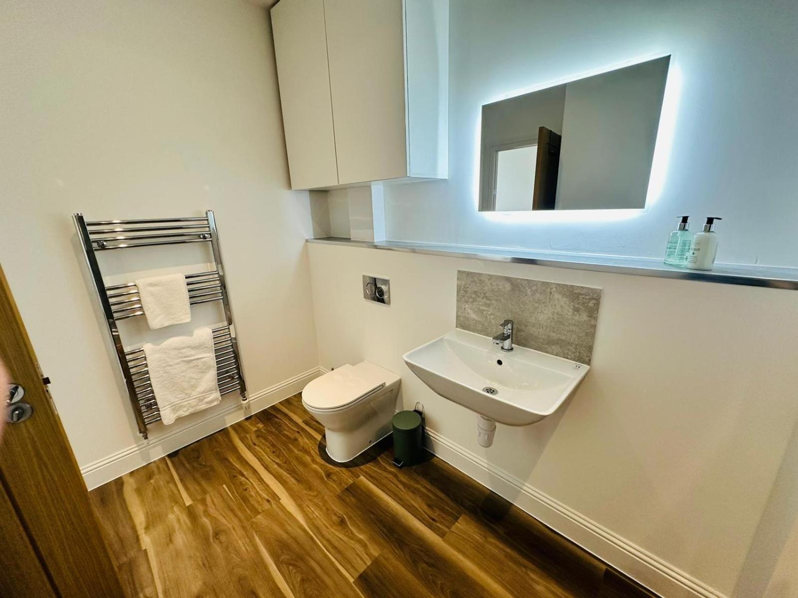 Barnet House Serviced Apartments ดันเฟิร์มลิน ภายนอก รูปภาพ
